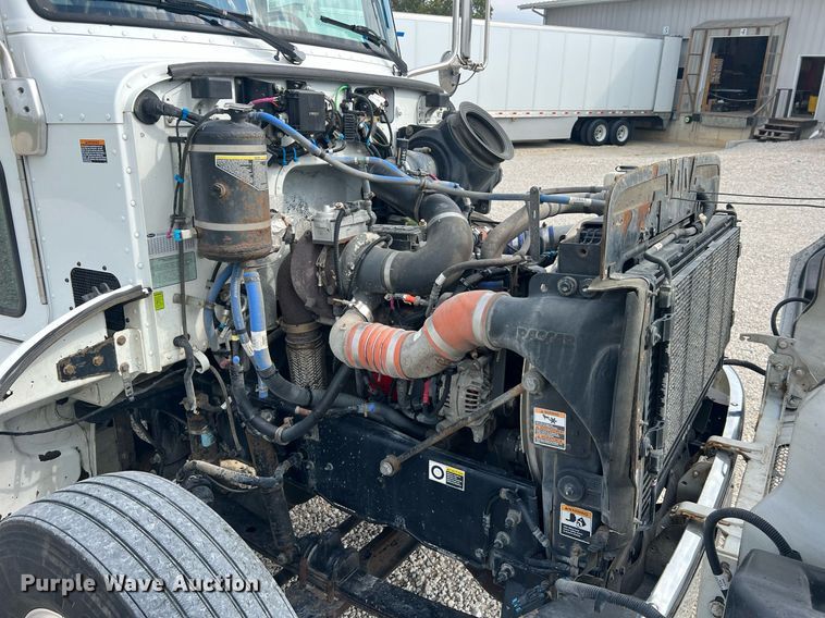 image for item NA9206 2019 Peterbilt 337 chassis lift truck