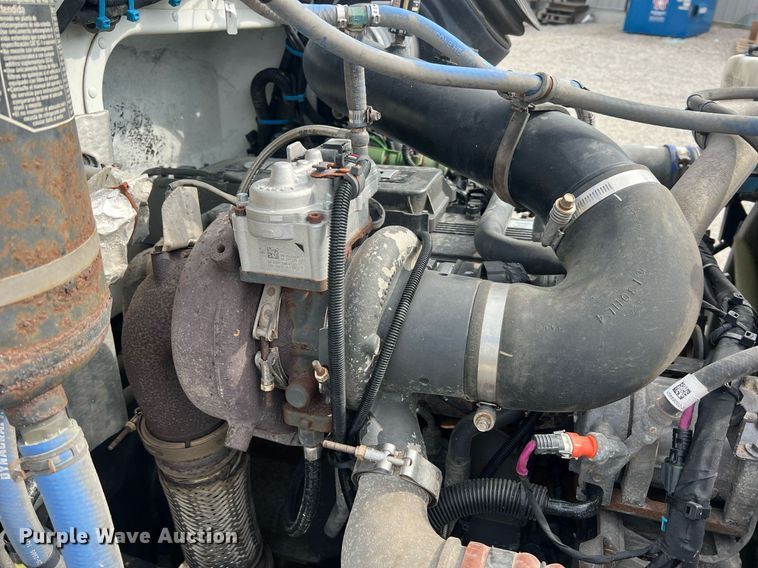 image for item NA9206 2019 Peterbilt 337 chassis lift truck