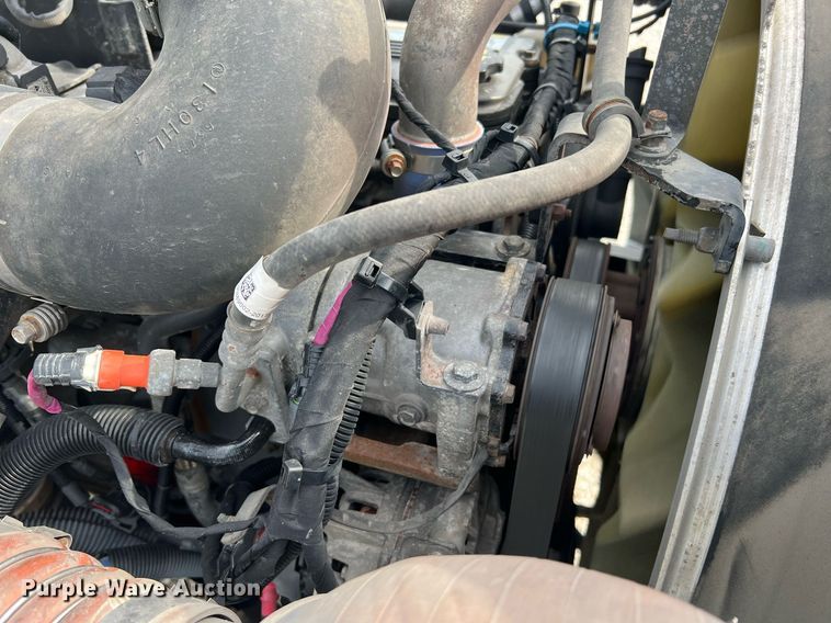 image for item NA9206 2019 Peterbilt 337 chassis lift truck