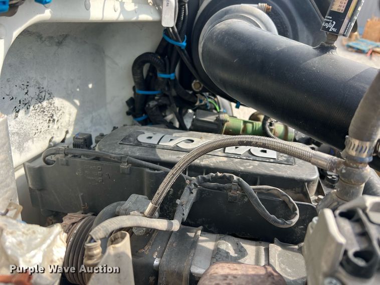 image for item NA9206 2019 Peterbilt 337 chassis lift truck