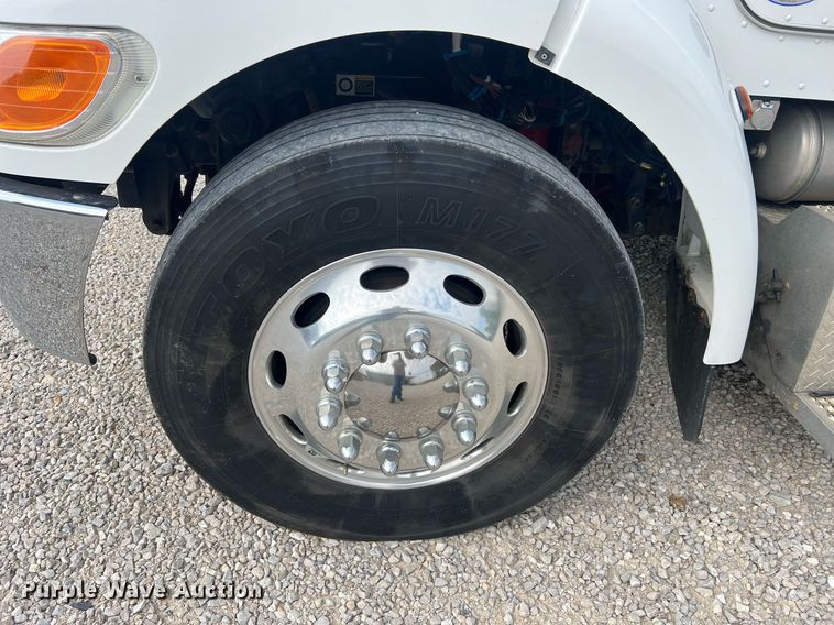 image for item NA9206 2019 Peterbilt 337 chassis lift truck