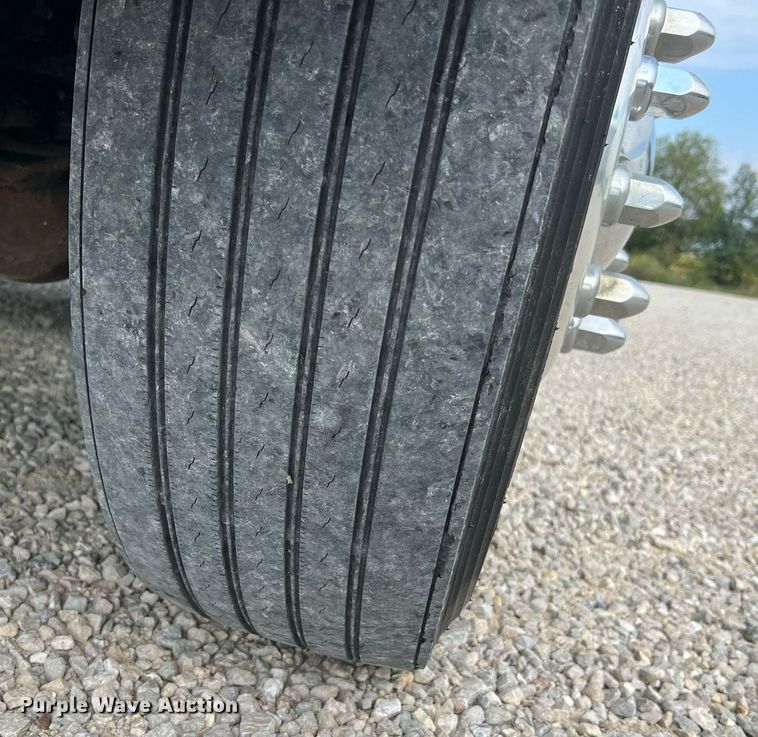 image for item NA9206 2019 Peterbilt 337 chassis lift truck