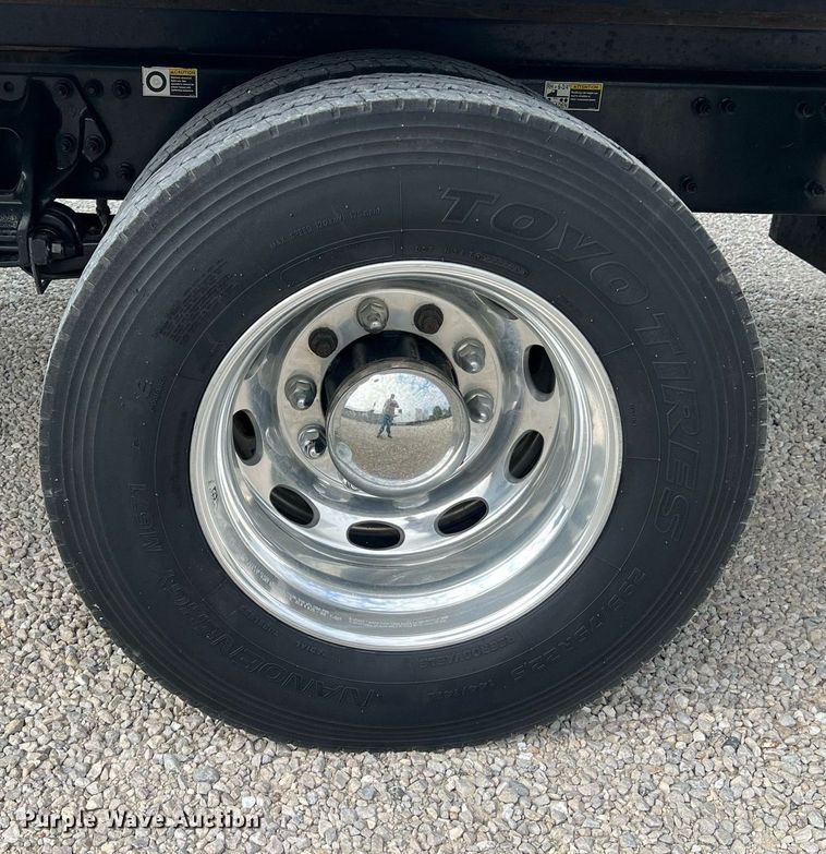 image for item NA9206 2019 Peterbilt 337 chassis lift truck