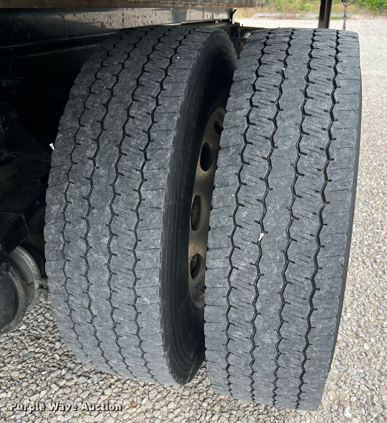 image for item NA9206 2019 Peterbilt 337 chassis lift truck