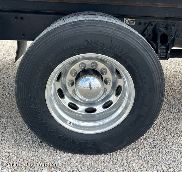 image for item NA9206 2019 Peterbilt 337 chassis lift truck