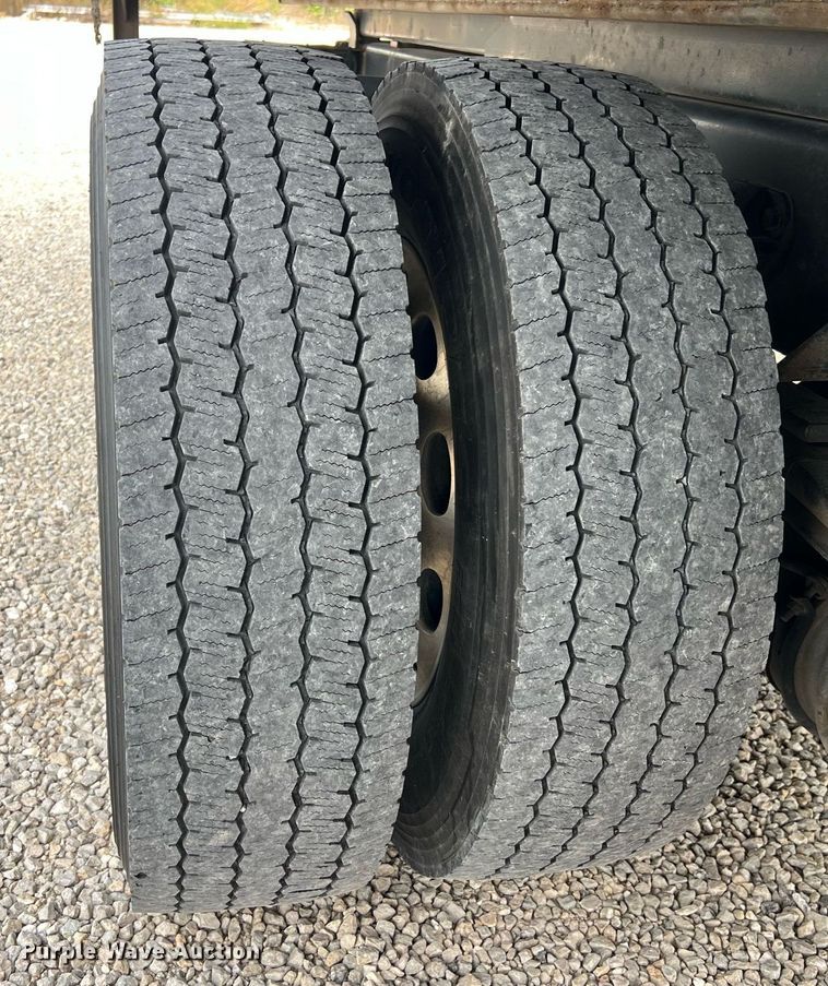 image for item NA9206 2019 Peterbilt 337 chassis lift truck