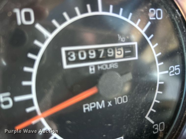 image for item NQ9813 2004 Kenworth T800  semi truck