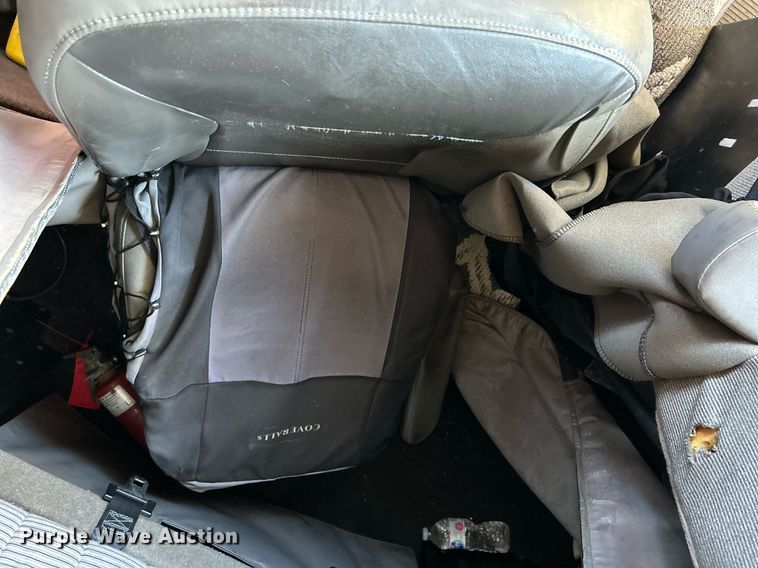 image for item NQ9813 2004 Kenworth T800  semi truck