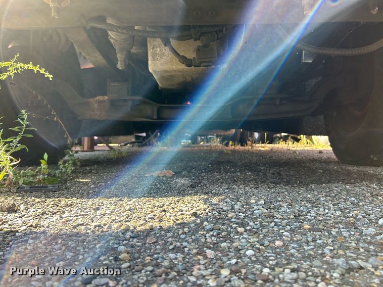 image for item NQ9813 2004 Kenworth T800  semi truck