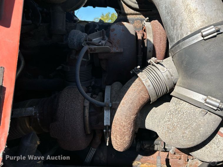 image for item NQ9813 2004 Kenworth T800  semi truck