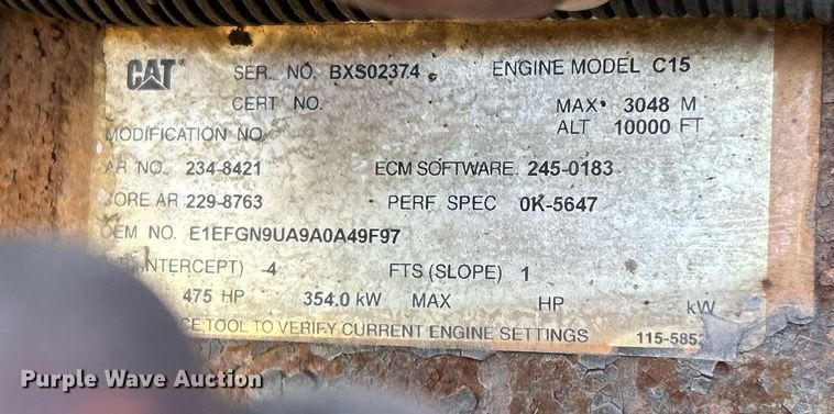 image for item NQ9813 2004 Kenworth T800  semi truck