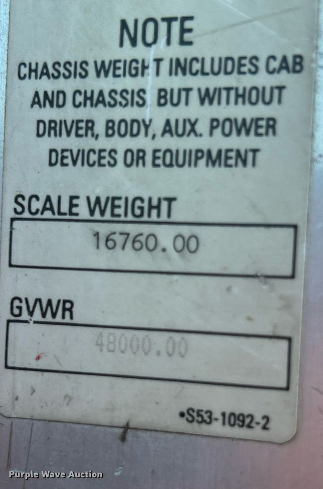 image for item NQ9813 2004 Kenworth T800  semi truck