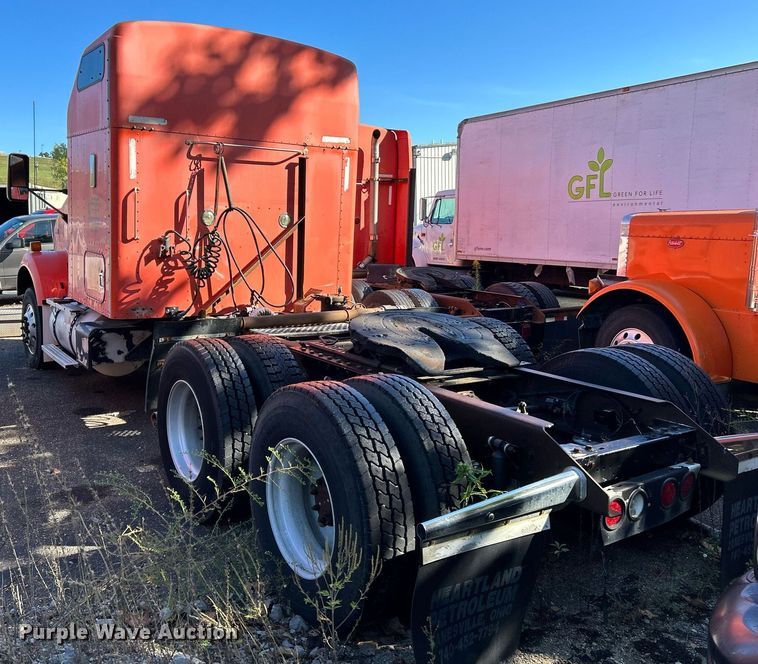 image for item NQ9814 2004 Kenworth T800  semi truck