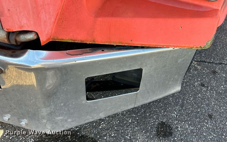 image for item NQ9814 2004 Kenworth T800  semi truck