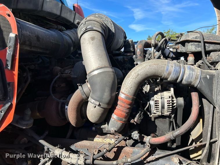 image for item NQ9814 2004 Kenworth T800  semi truck