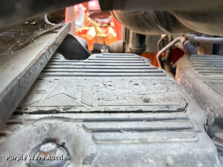 image for item NQ9814 2004 Kenworth T800  semi truck