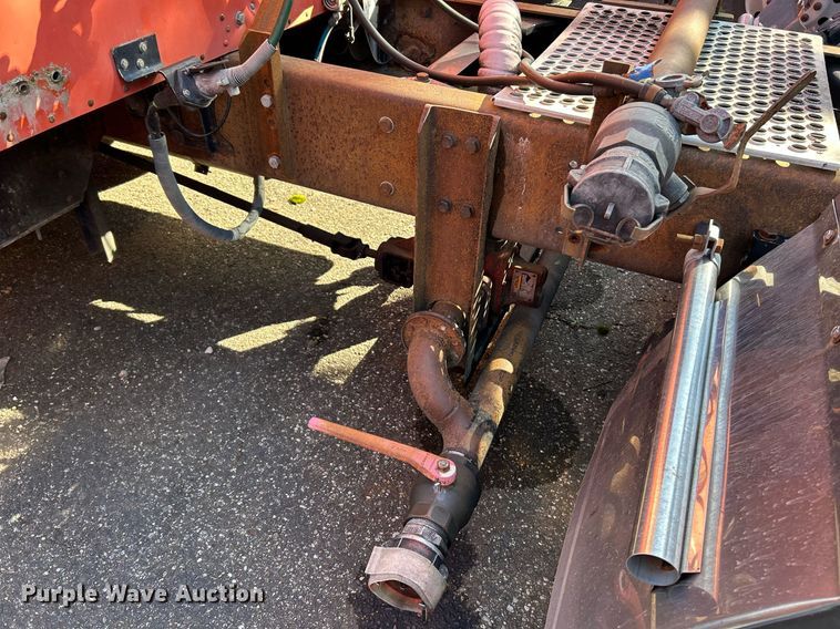 image for item NQ9814 2004 Kenworth T800  semi truck