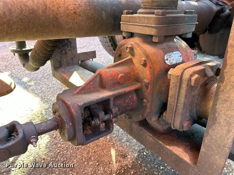 image for item NQ9814 2004 Kenworth T800  semi truck