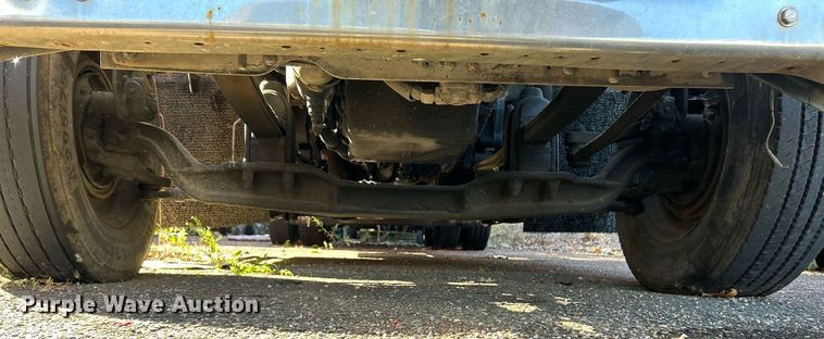 image for item NQ9814 2004 Kenworth T800  semi truck