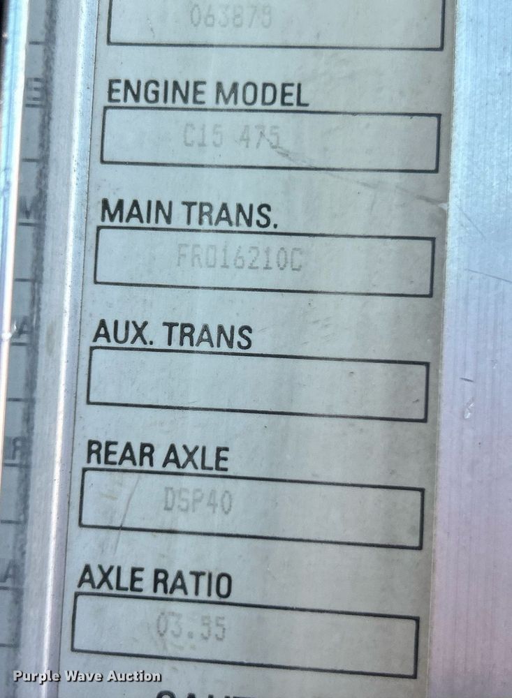 image for item NQ9814 2004 Kenworth T800  semi truck