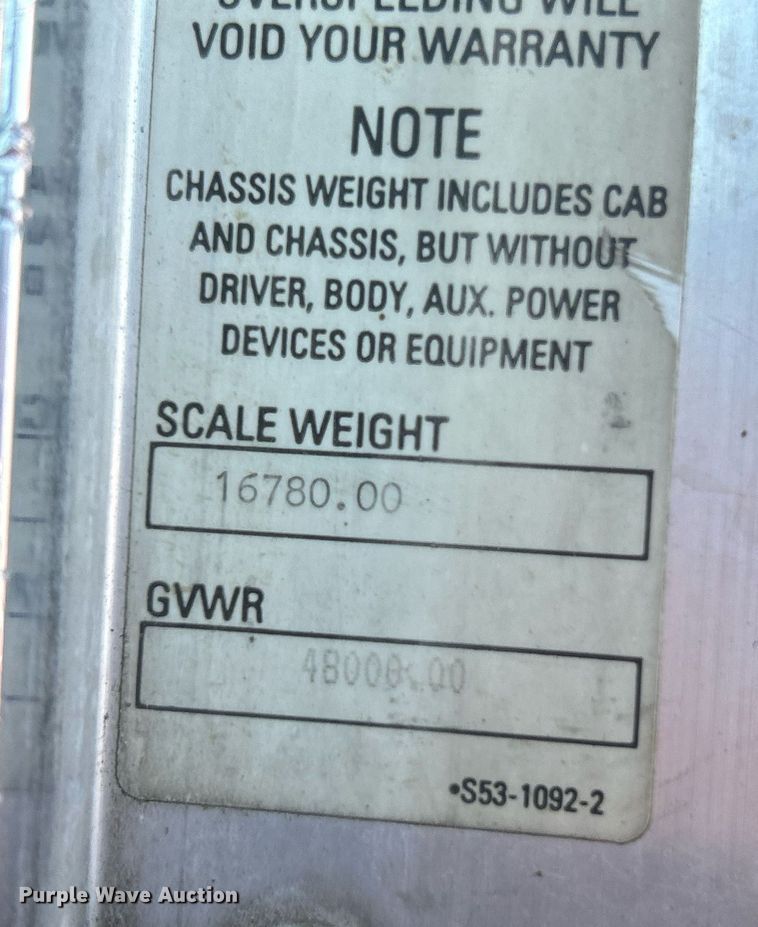 image for item NQ9814 2004 Kenworth T800  semi truck