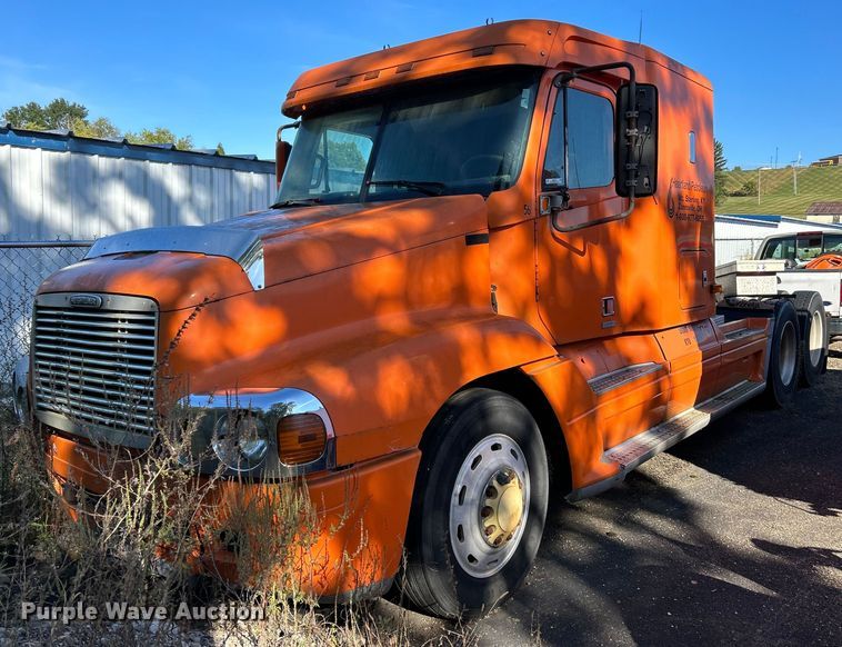 image for item NQ9815 1998 Freightliner Century Class  semi truck