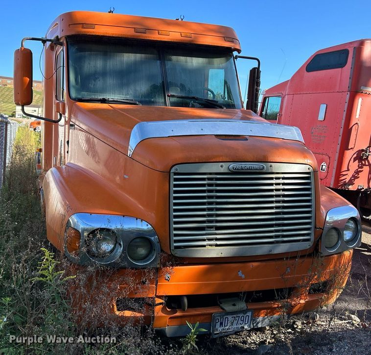 image for item NQ9815 1998 Freightliner Century Class  semi truck