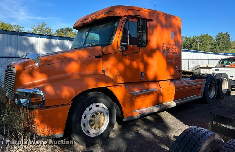 image for item NQ9815 1998 Freightliner Century Class  semi truck