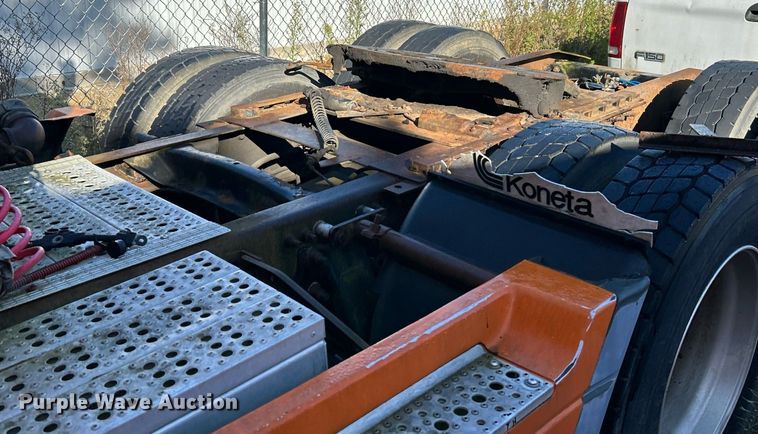 image for item NQ9815 1998 Freightliner Century Class  semi truck