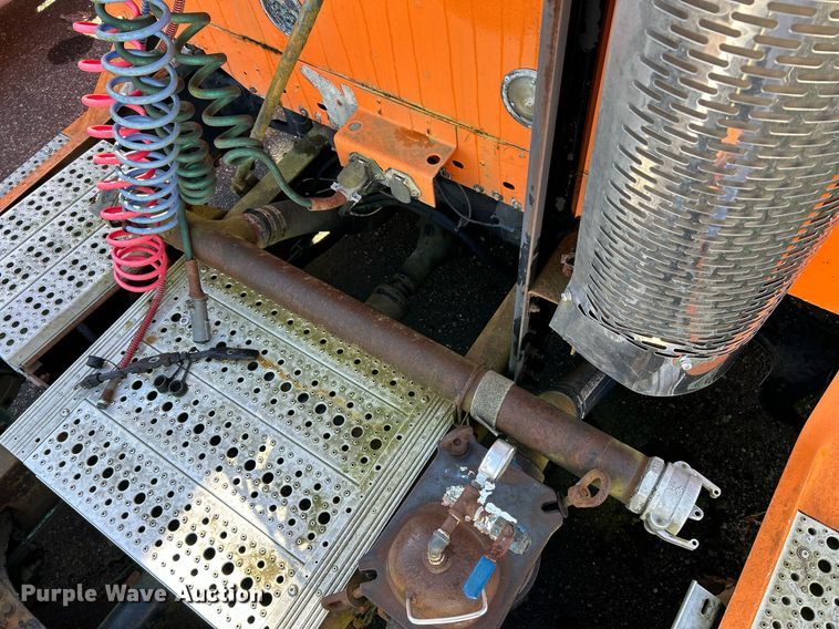 image for item NQ9815 1998 Freightliner Century Class  semi truck