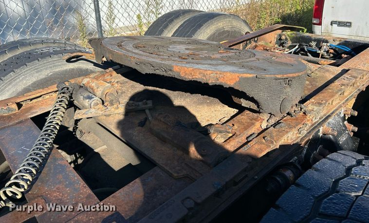 image for item NQ9815 1998 Freightliner Century Class  semi truck