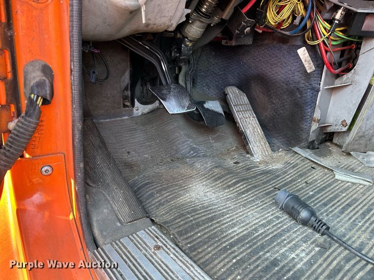 image for item NQ9815 1998 Freightliner Century Class  semi truck