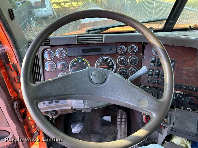 image for item NQ9815 1998 Freightliner Century Class  semi truck