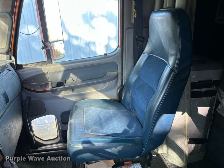 image for item NQ9815 1998 Freightliner Century Class  semi truck