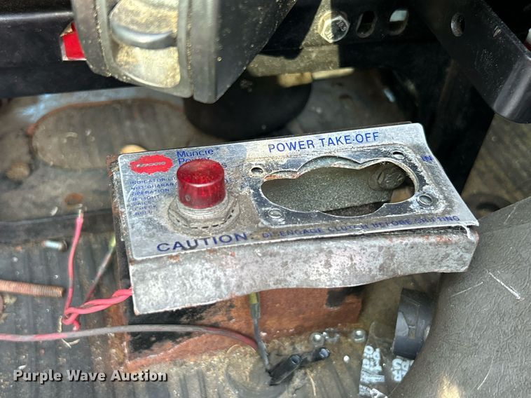 image for item NQ9815 1998 Freightliner Century Class  semi truck