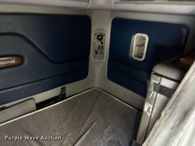 image for item NQ9815 1998 Freightliner Century Class  semi truck