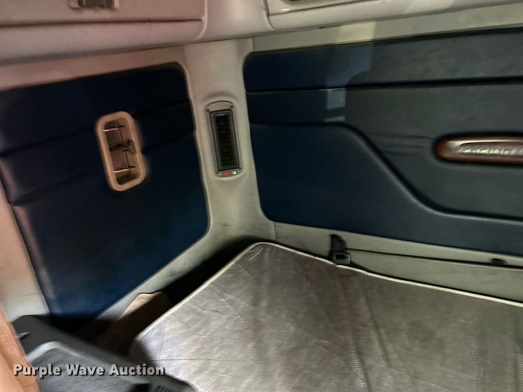 image for item NQ9815 1998 Freightliner Century Class  semi truck