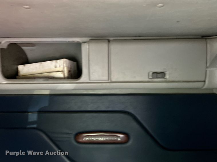 image for item NQ9815 1998 Freightliner Century Class  semi truck