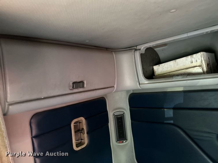 image for item NQ9815 1998 Freightliner Century Class  semi truck