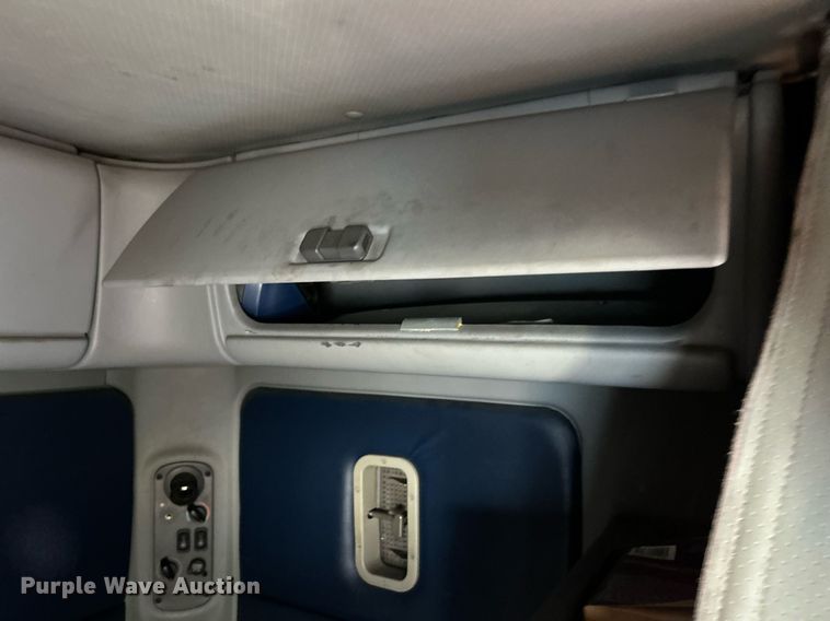 image for item NQ9815 1998 Freightliner Century Class  semi truck