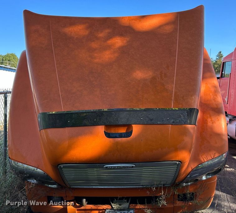 image for item NQ9815 1998 Freightliner Century Class  semi truck