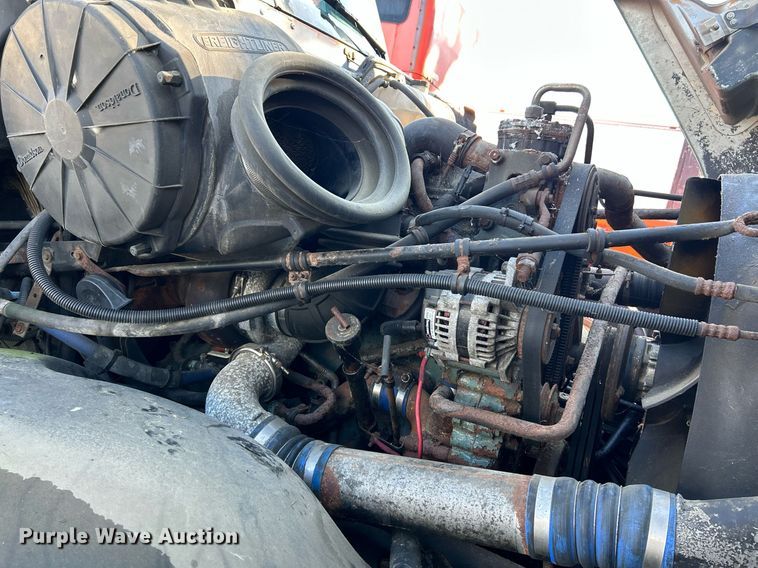 image for item NQ9815 1998 Freightliner Century Class  semi truck