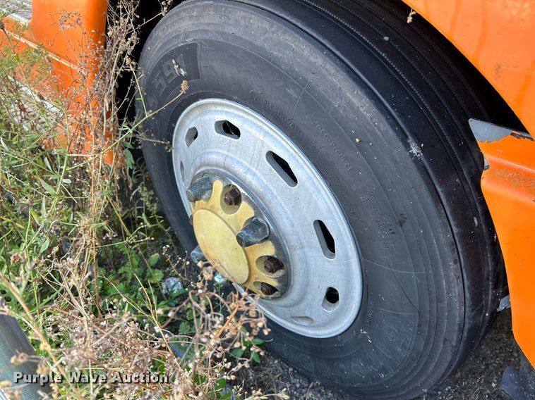 image for item NQ9815 1998 Freightliner Century Class  semi truck