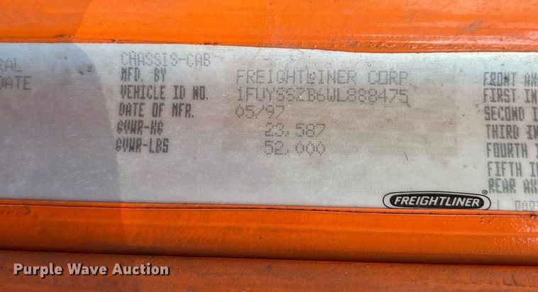 image for item NQ9815 1998 Freightliner Century Class  semi truck