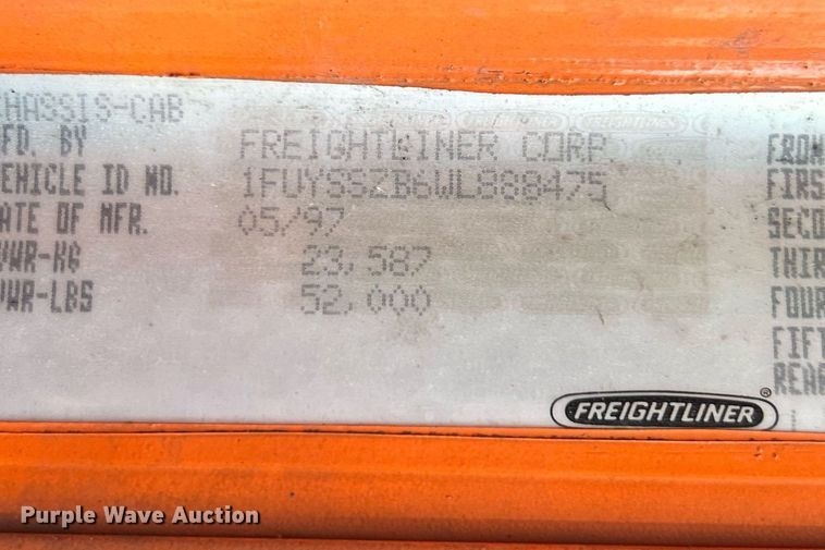 image for item NQ9815 1998 Freightliner Century Class  semi truck