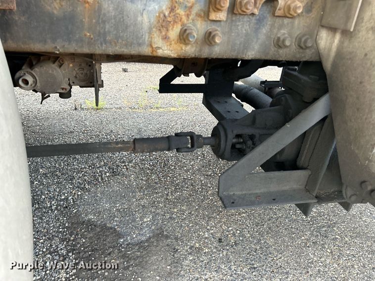 image for item NQ9819 2005 Mack CXN613  semi truck