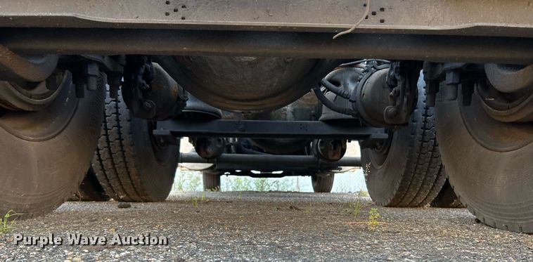 image for item NQ9819 2005 Mack CXN613  semi truck