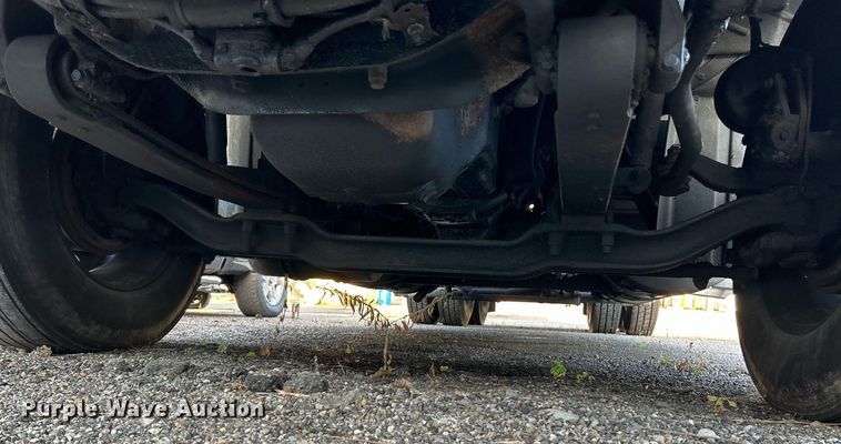 image for item NQ9819 2005 Mack CXN613  semi truck