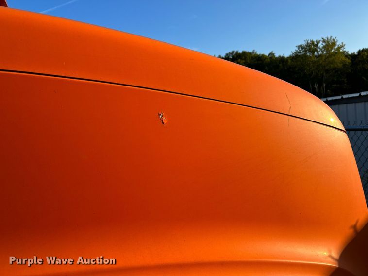 image for item NQ9819 2005 Mack CXN613  semi truck