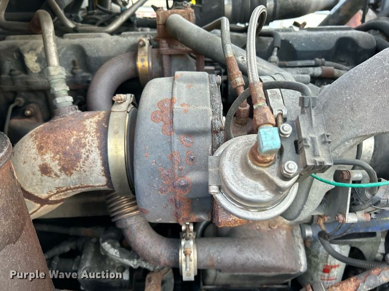 image for item NQ9819 2005 Mack CXN613  semi truck